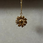 DAISY FLOWER NECKLACE