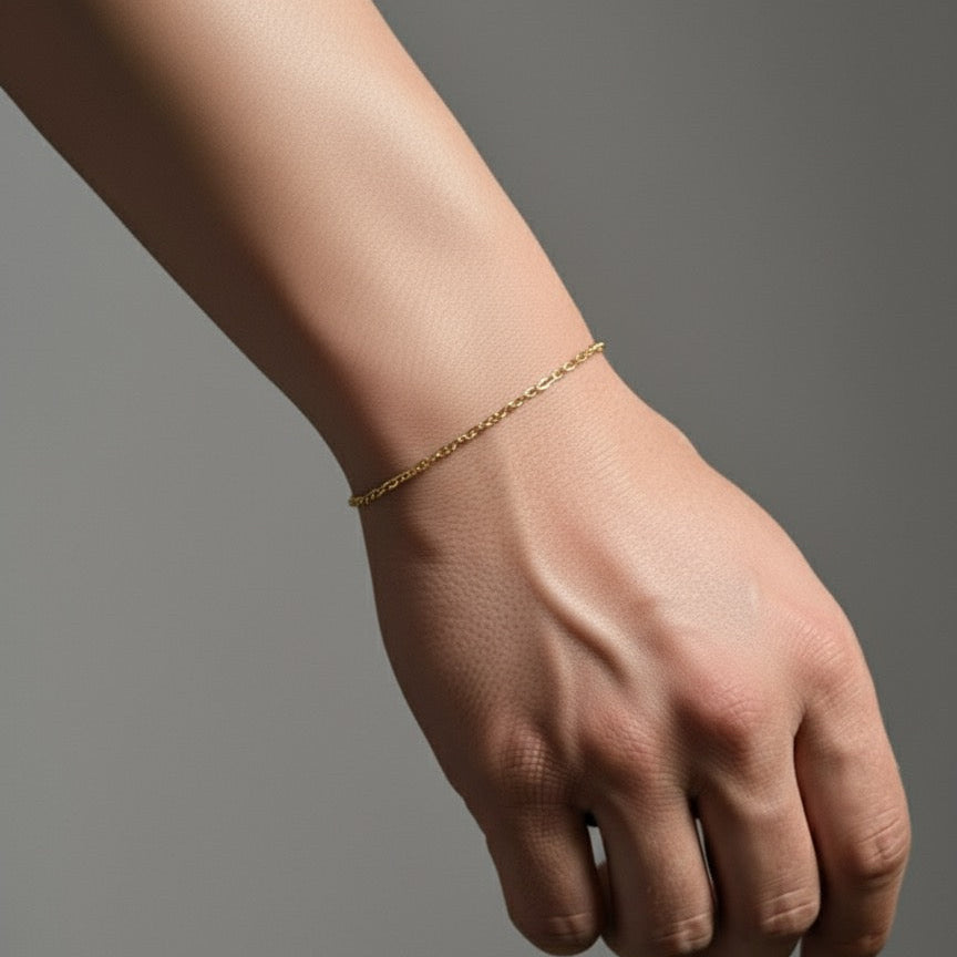 sleek chain daily wear bracelet