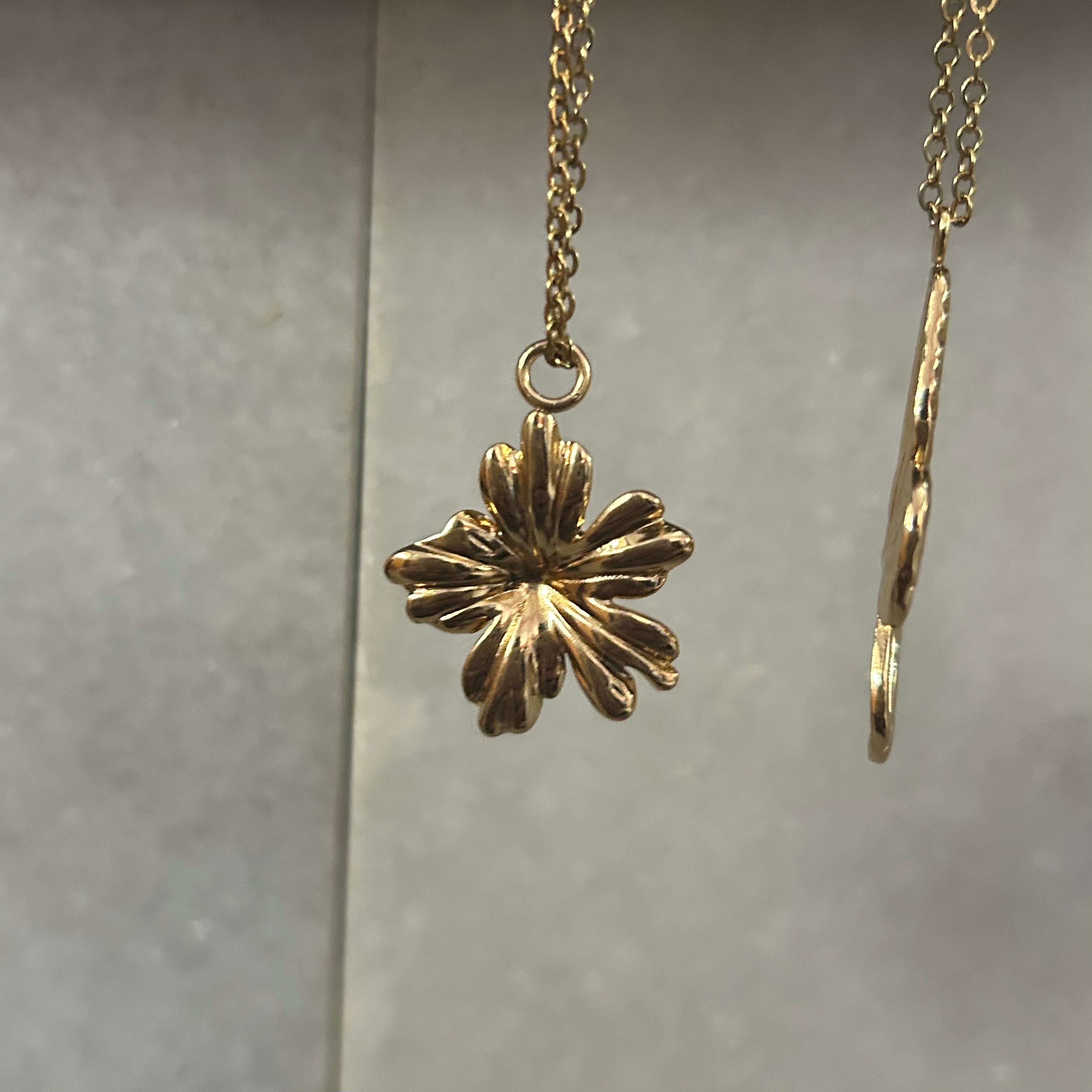 dainty flower necklace