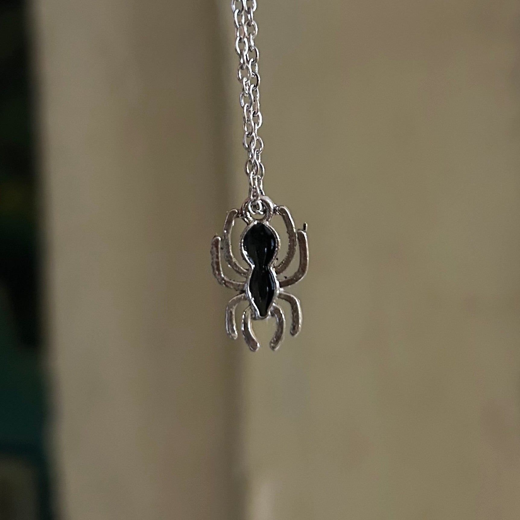 Black spidermen necklace