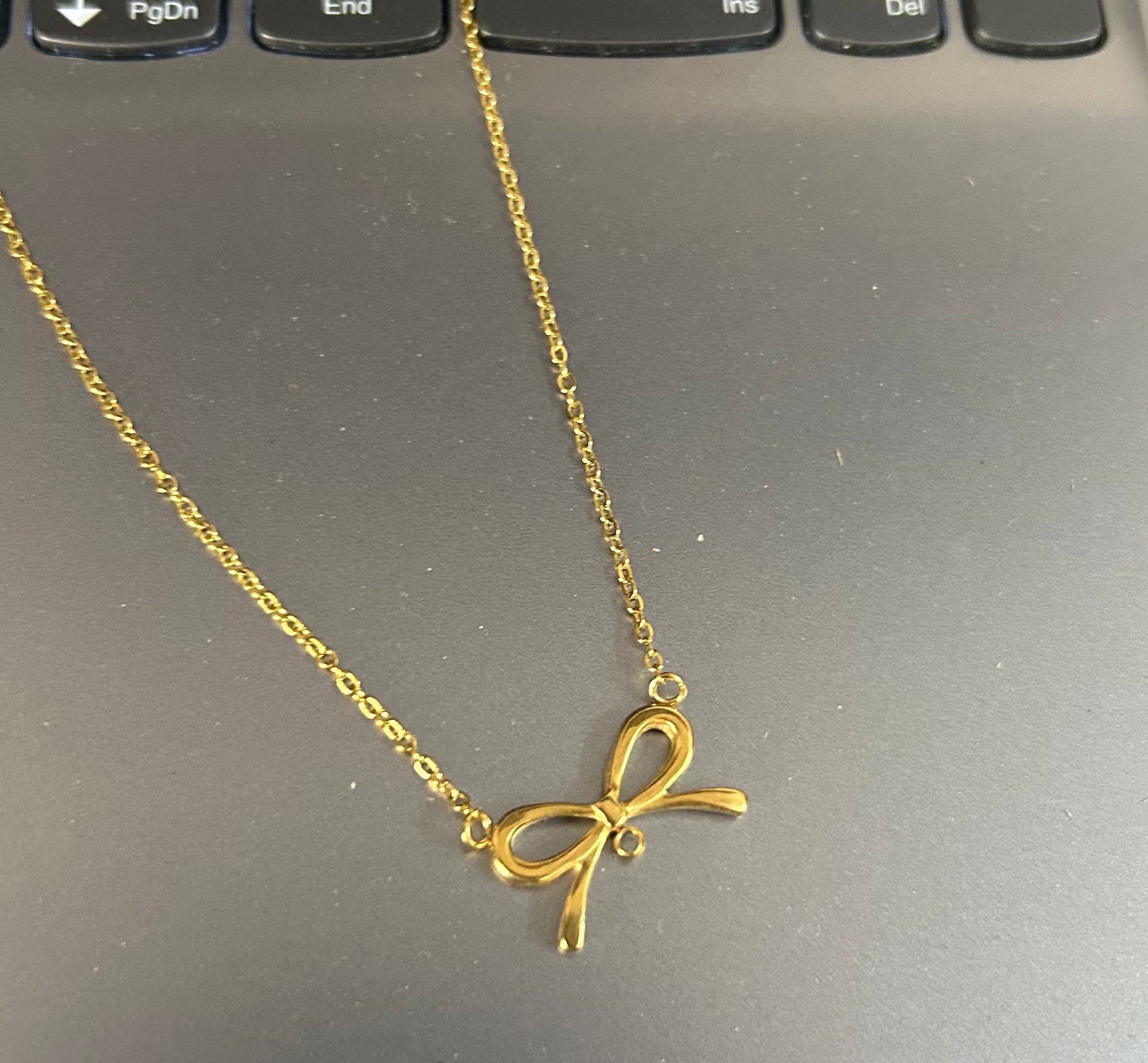 Bow necklace